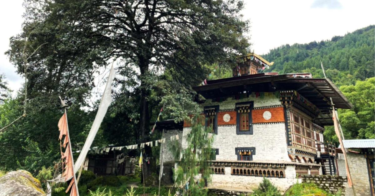 You are currently viewing Zhabjethang Lhakhang, where Guru Rinpoche Meditated and left His Footprint