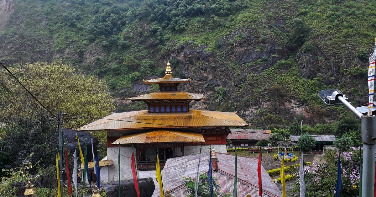 Read more about the article Gomphu Kora, a Meditative Cave of Guru Rinpoche for Circumambulation