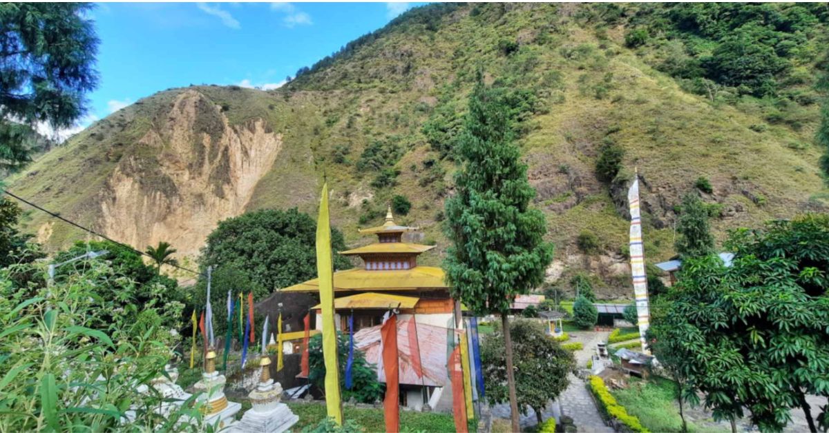 You are currently viewing Gomphu Kora, a Meditative Cave of Guru Rinpoche for Circumambulation