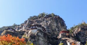 Read more about the article Dzongdrakha, where a Relic of Chorten and Sangay Youelsum was Discovered from a Cliff