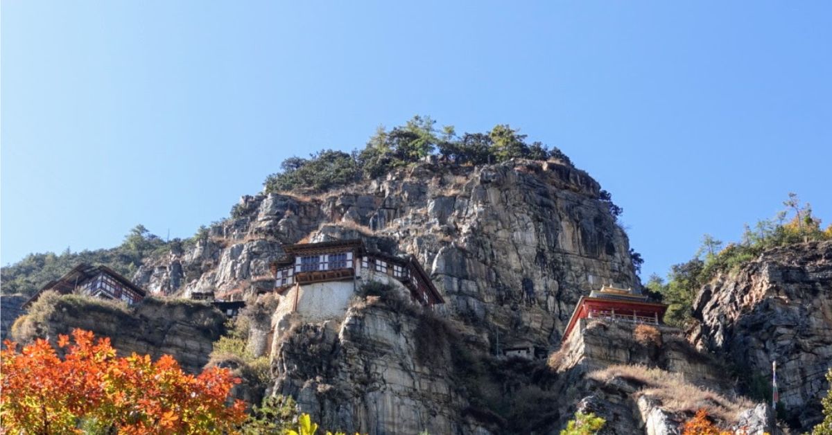 You are currently viewing Dzongdrakha, where a Relic of Chorten and Sangay Youelsum was Discovered from a Cliff