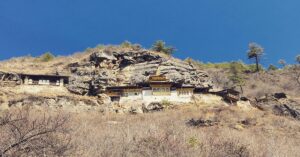 Read more about the article Gom Dra, the Great Meditation Cliff of Guru Rinpoche Prophesied to Phajo Drugom Zhigpo