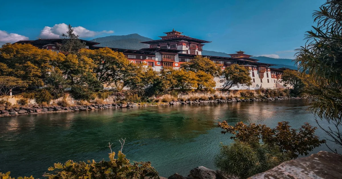 Read more about the article Punakha Dzong, the Palace of Great Bliss on the Heaped Jewel