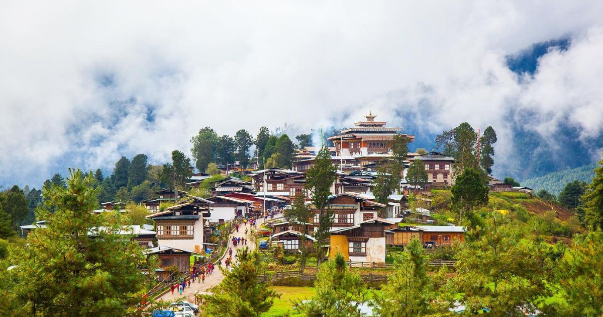 You are currently viewing Gangtey Monastery, the Temple of Secret Mantra Prophesied by Pema Lingpa