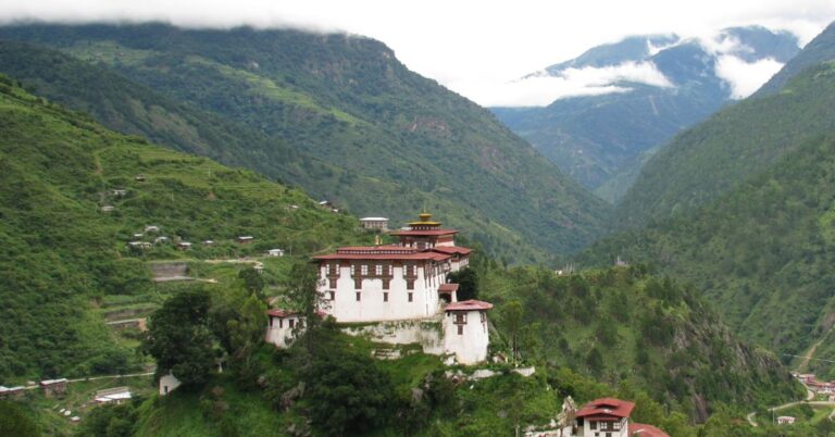 Lhuendruptse Gi Dzongchen or Lhundub Rinchentse Phodrang
