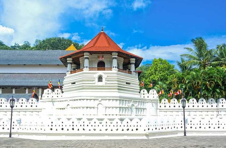 Sri-Dalada-Maligawa-Temple-of-the-Tooth-Relic-1
